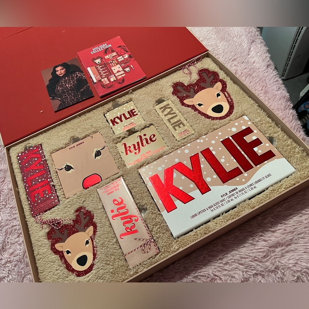 KYLIE JENNERS RARE SOLD OUT XMAS “HAPPY HOLIDAYS DEER” FULL PR COLLECTION